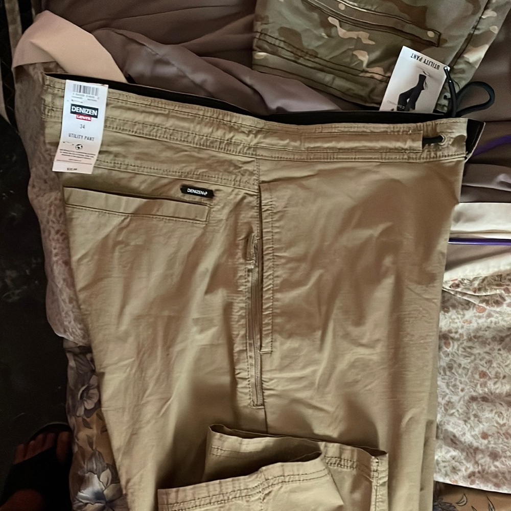 Denizen by Levi’s flex comfort utility pants . NWT size 33 by 32. Khaki color.